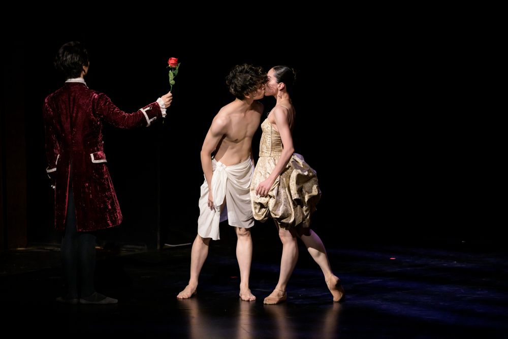 Tokyo City Ballet v L’heure bleue Jiřího Bubeníčka (foto Serghei Gherciu)