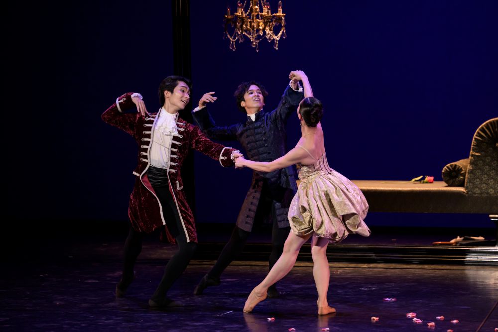 Tokyo City Ballet v L’heure bleue Jiřího Bubeníčka (foto Serghei Gherciu)