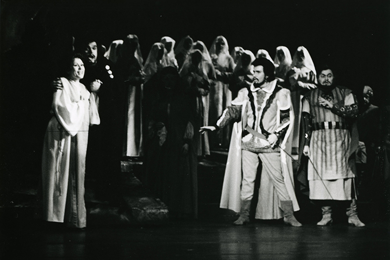 Giuseppe Verdi: Trubadúr, Divadlo J. K. Tyla Plzeň, 1989 – Lilka Ročáková, Jan Adamec, Jiří Kusý (foto Martina Root)