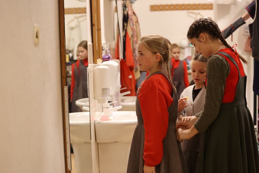 V libereckém baletu v zákulisí před Sněhovou královnou (foto Kristýna Housková)