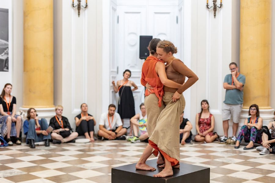 Weronika Pelczyńska a Magda Fejdasz – Sochařky (foto archiv festivalu)