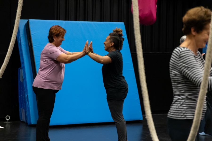 Workshopy se Stéphanie N'Duhirahe (foto Alena Češková, KoresponDance 2025, Jihlava)