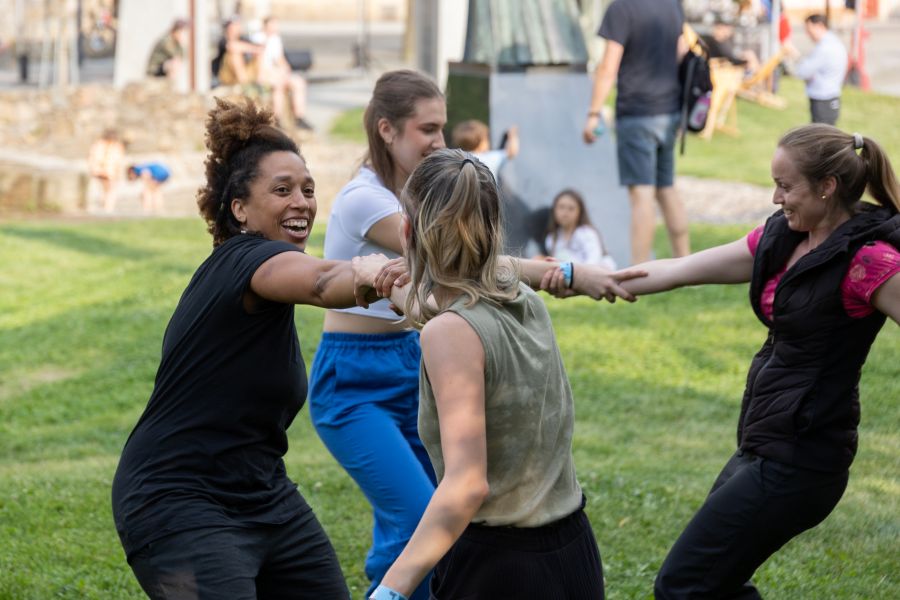 Workshopy se Stéphanie N'Duhirahe (foto Alena Češková, KoresponDance 2025, Jihlava)