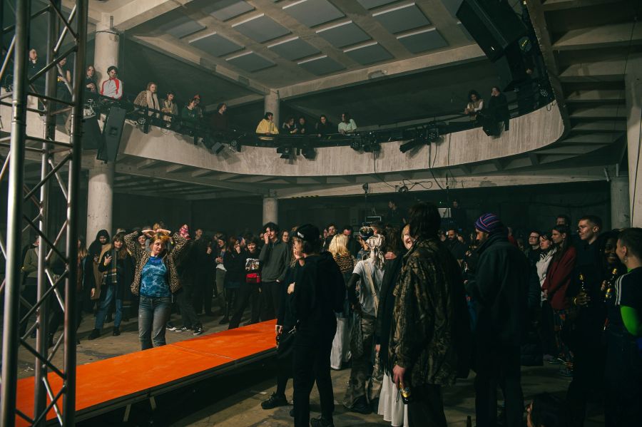 Y: Roaaarrrrr v Divadle X10 (foto Barbora Josefina Meijer)