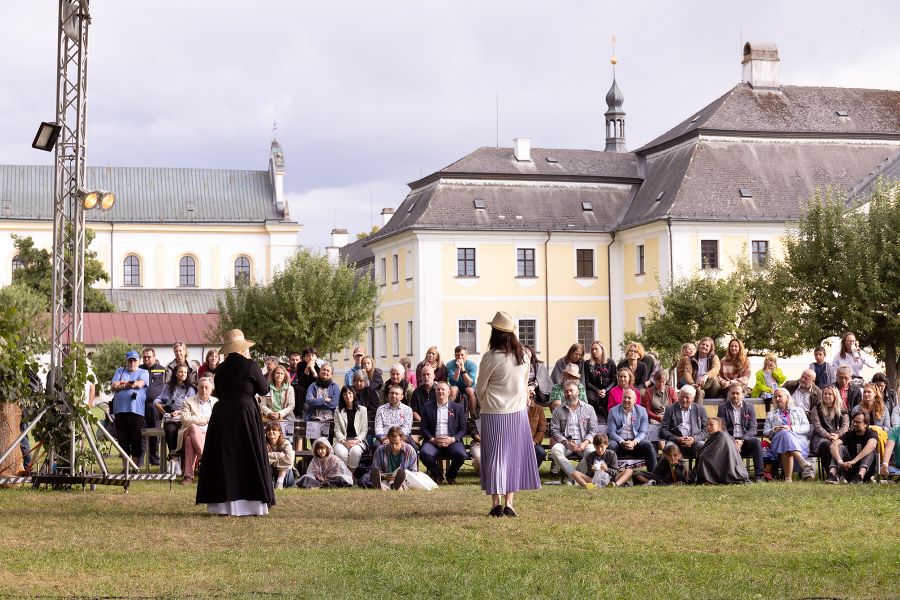 Zahájení festivalu KoresponDance 2025 (foto Adéla Vosičková)