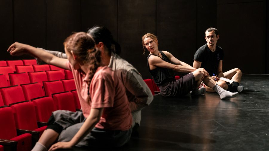 Ze zkoušení inscenace Your Ghosts, My Shadows – Emilie Leriche a Pascal Marty (foto Patrik Borecký)