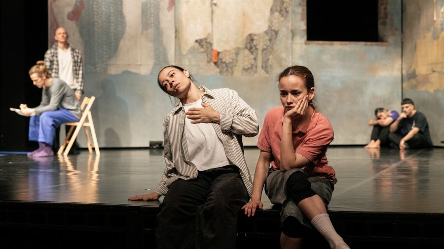 Ze zkoušení inscenace Your Ghosts, My Shadows (foto Patrik Borecký)