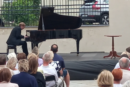 Filozofický koncert: Ivo Kahánek,15. července 2025, Hudební festival Znojmo 2025, Nádvoří JM Muzea, Znojmo (zdroj Hudba Znojmo)