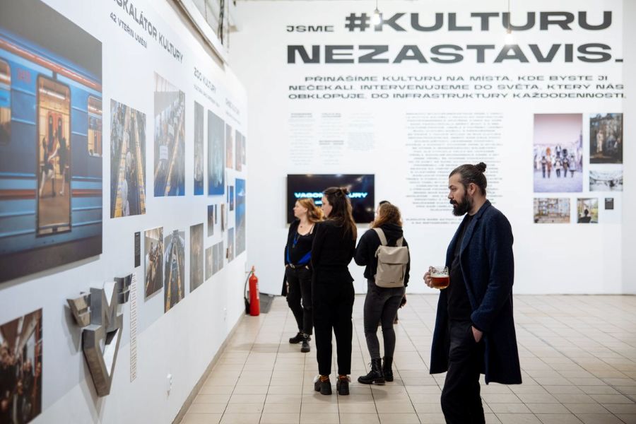 #kulturunezastavis, výstava na Jatkách78 (foto Lukáš Bíba)