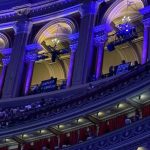 Propalestinští aktivisté narušující koncert BBC Proms, 29. srpna 2025 (zdroj Middle East Eye)