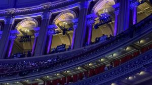 Propalestinští aktivisté narušující koncert BBC Proms, 29. srpna 2025 (zdroj Middle East Eye)