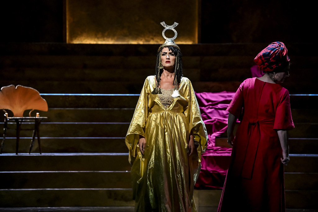 Giuseppe Verdi: Aida, Národní divadlo Brno – Václava Krejčí Housková a Csilla Boross (foto Marel Olbrzymek)