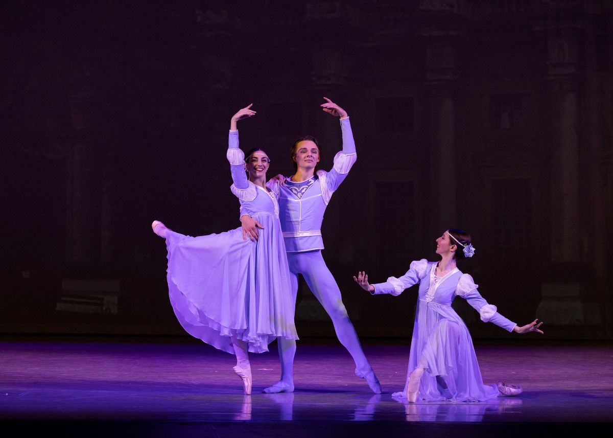 Balet Gala MDO 2025, Labutí jezero pas de trios (Alice Rizzo, Ondřej Králíček a Federica Fattore, foto Tereza Hrubá)