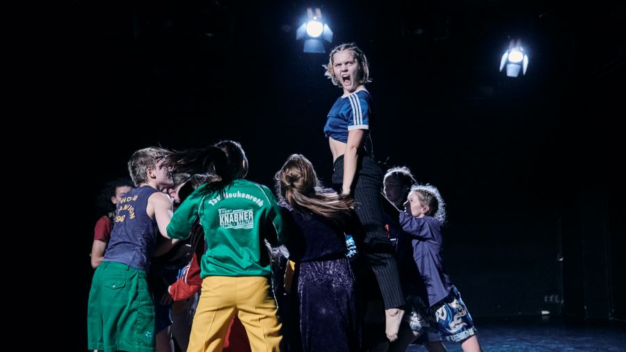 Dora Hoštová pro Duncan centre – Heroes (foto Martin Špelda)